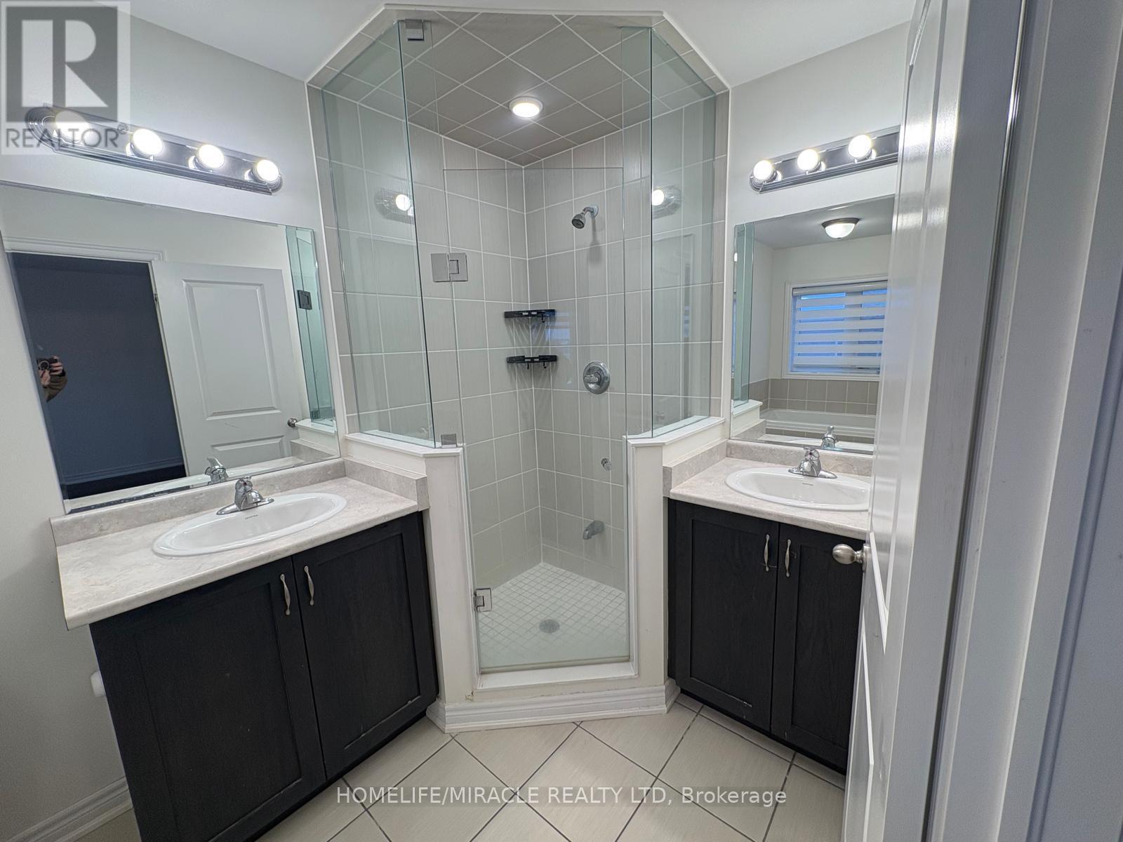 5 Donald Stewart Road, Brampton, ON - Indoor Photo Showing Bathroom