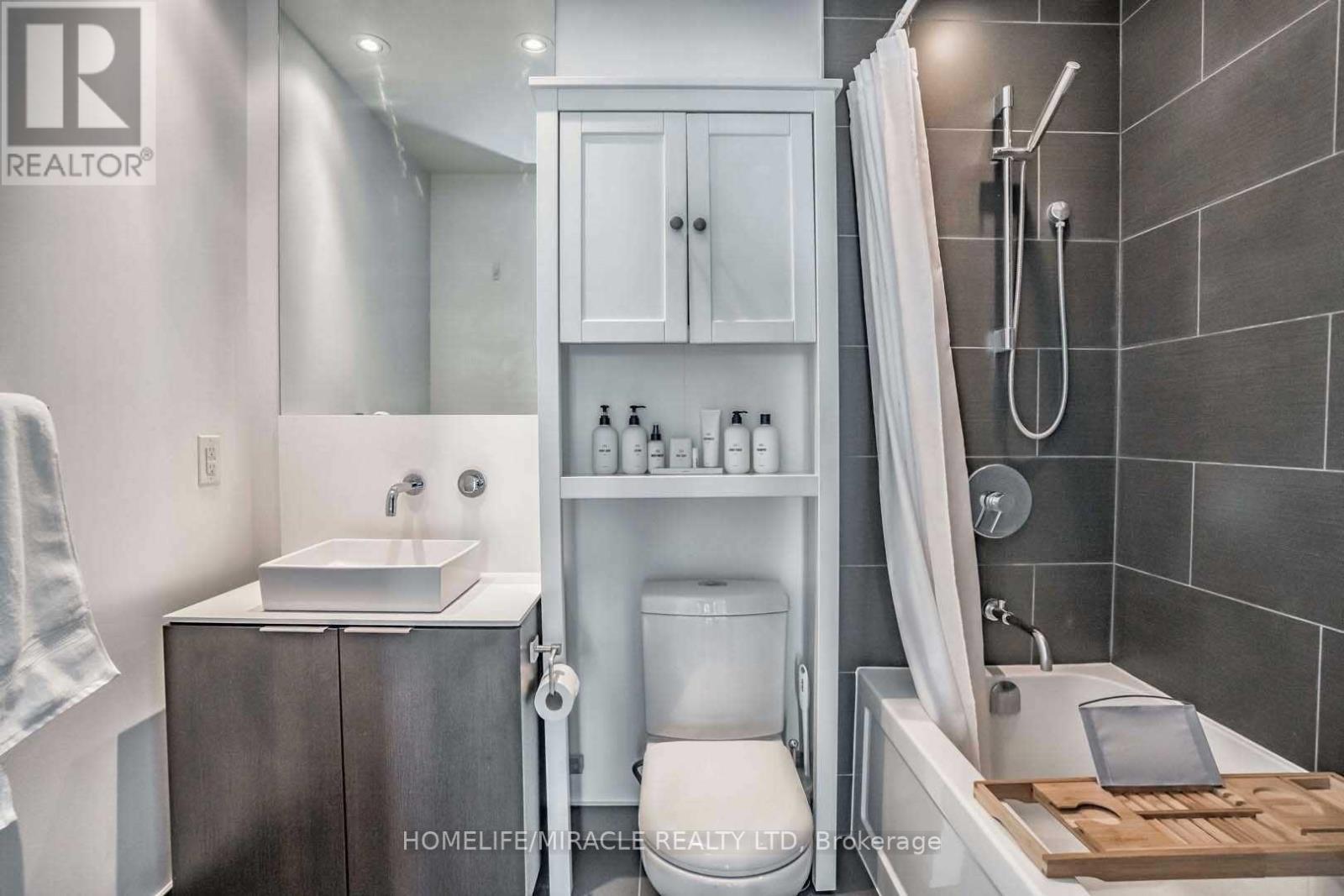 3505 - 159 Dundas Street E, Toronto, ON - Indoor Photo Showing Bathroom