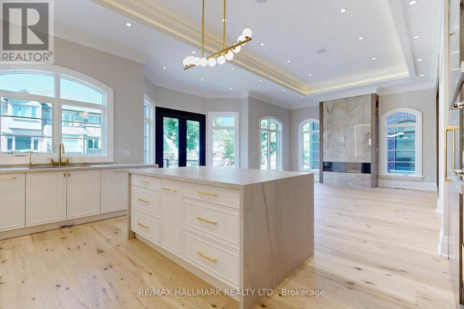 150 Olde Bayview Avenue, Richmond Hill, ON - Indoor Photo Showing Other Room