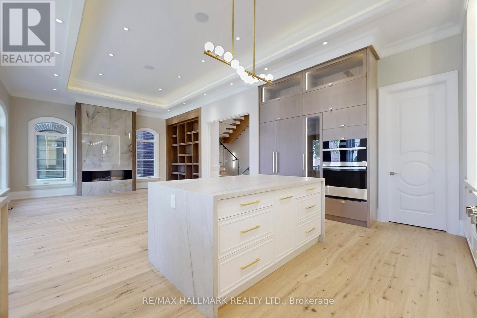 150 Olde Bayview Avenue, Richmond Hill, ON - Indoor Photo Showing Kitchen