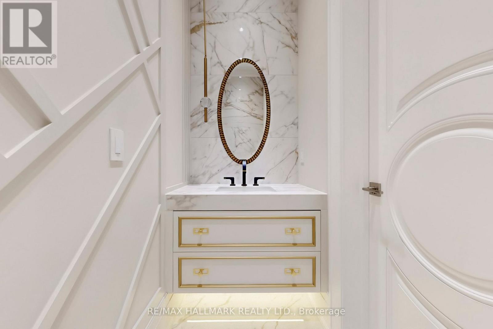 150 Olde Bayview Avenue, Richmond Hill, ON - Indoor Photo Showing Bathroom