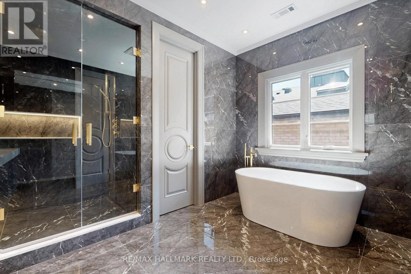 150 Olde Bayview Avenue, Richmond Hill, ON - Indoor Photo Showing Bathroom