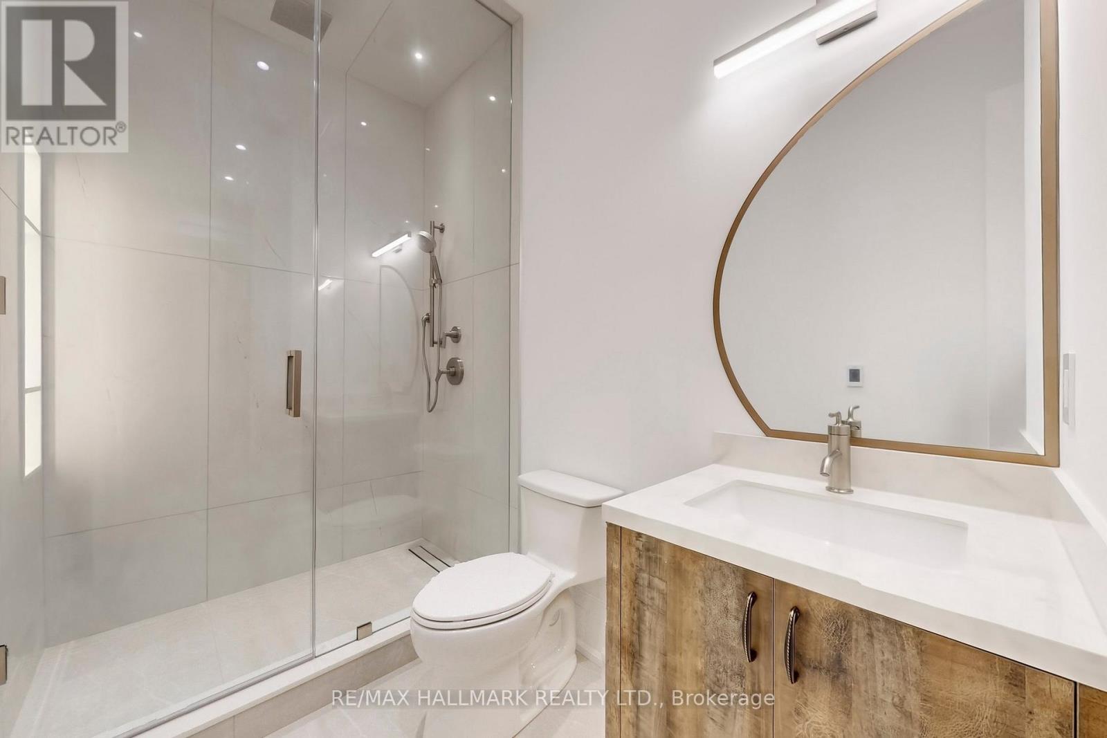 150 Olde Bayview Avenue, Richmond Hill, ON - Indoor Photo Showing Bathroom