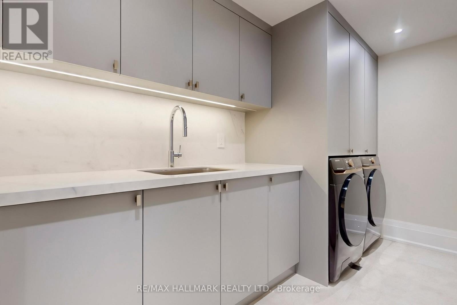 150 Olde Bayview Avenue, Richmond Hill, ON - Indoor Photo Showing Laundry Room