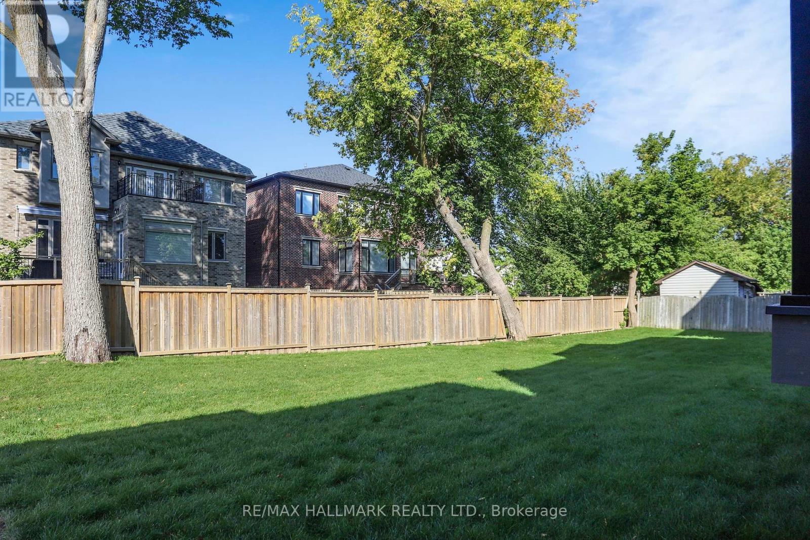 150 Olde Bayview Avenue, Richmond Hill, ON - Outdoor With Backyard