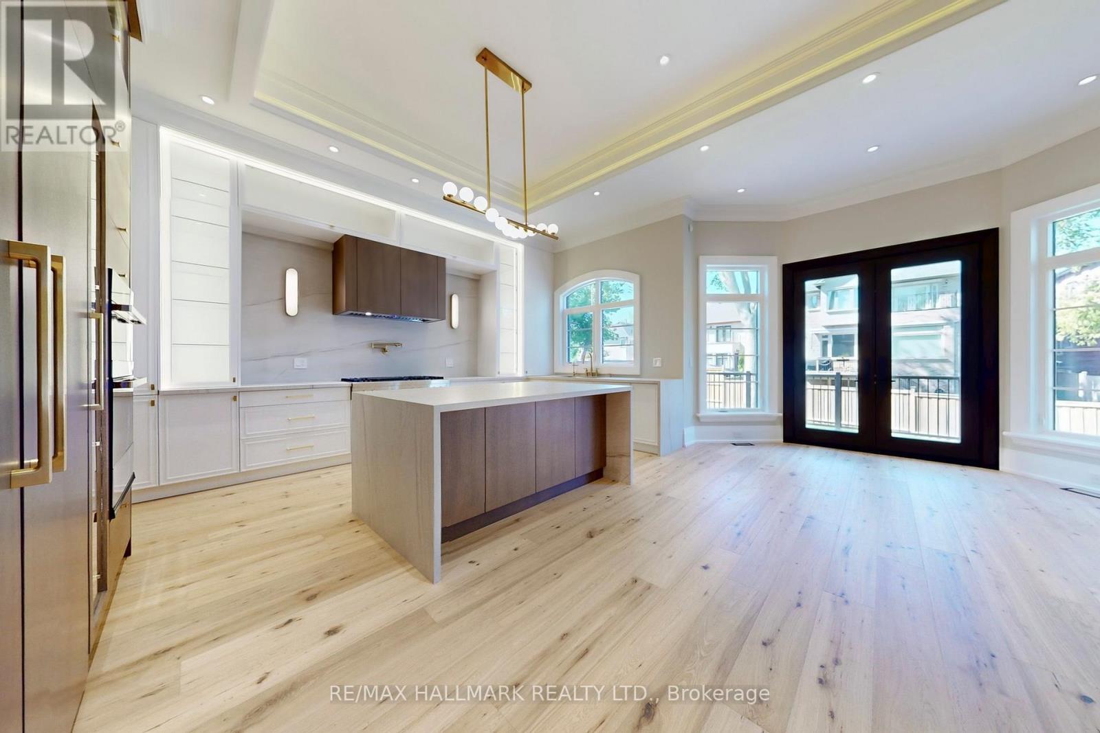 150 Olde Bayview Avenue, Richmond Hill, ON - Indoor Photo Showing Kitchen