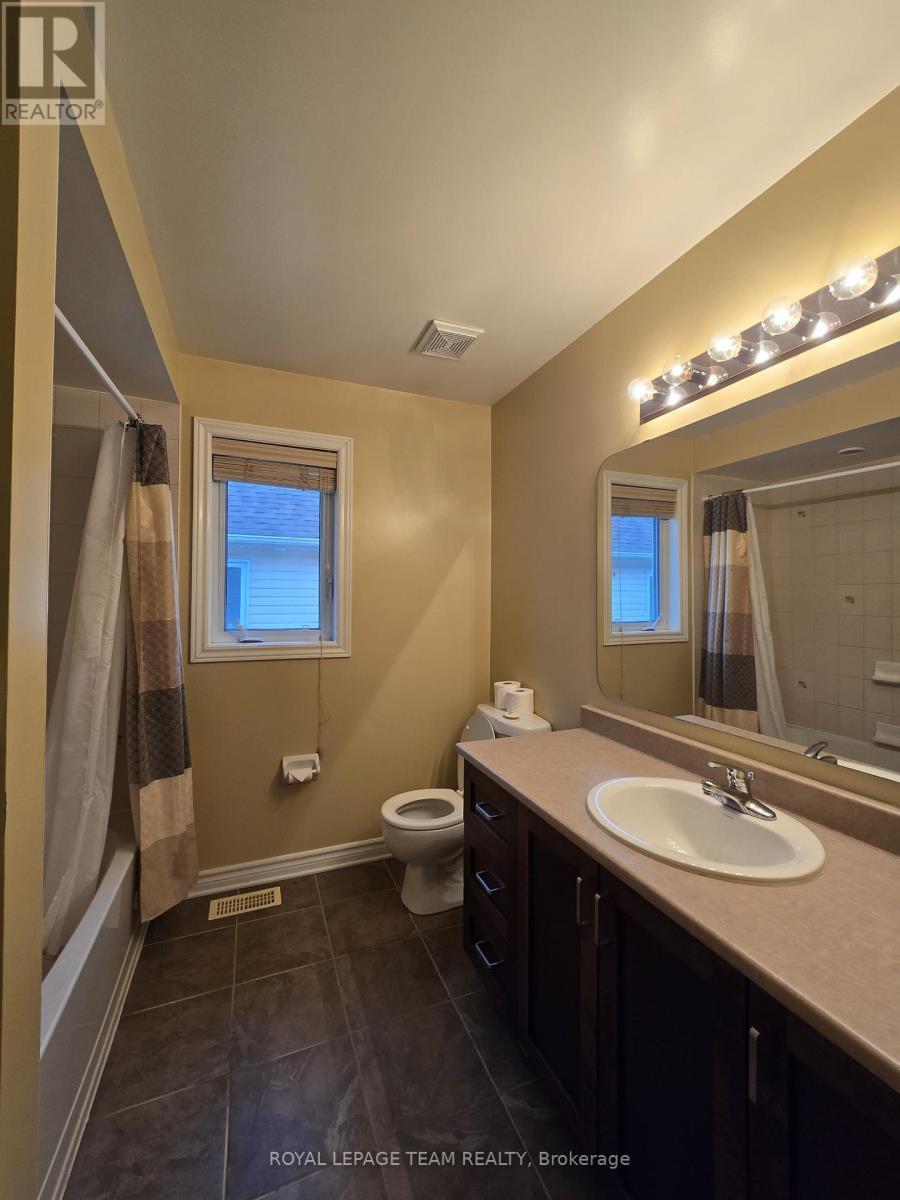 142 Hillman Marsh Way, Ottawa, ON - Indoor Photo Showing Bathroom