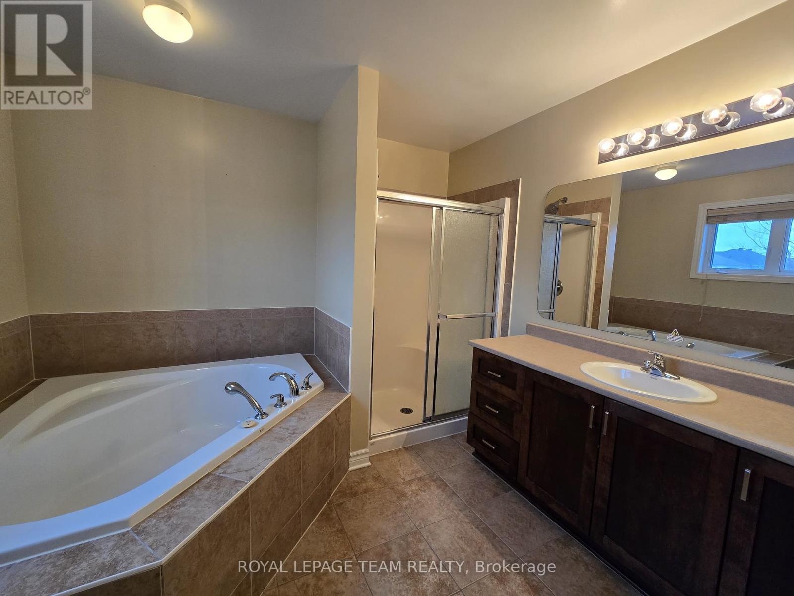142 Hillman Marsh Way, Ottawa, ON - Indoor Photo Showing Bathroom