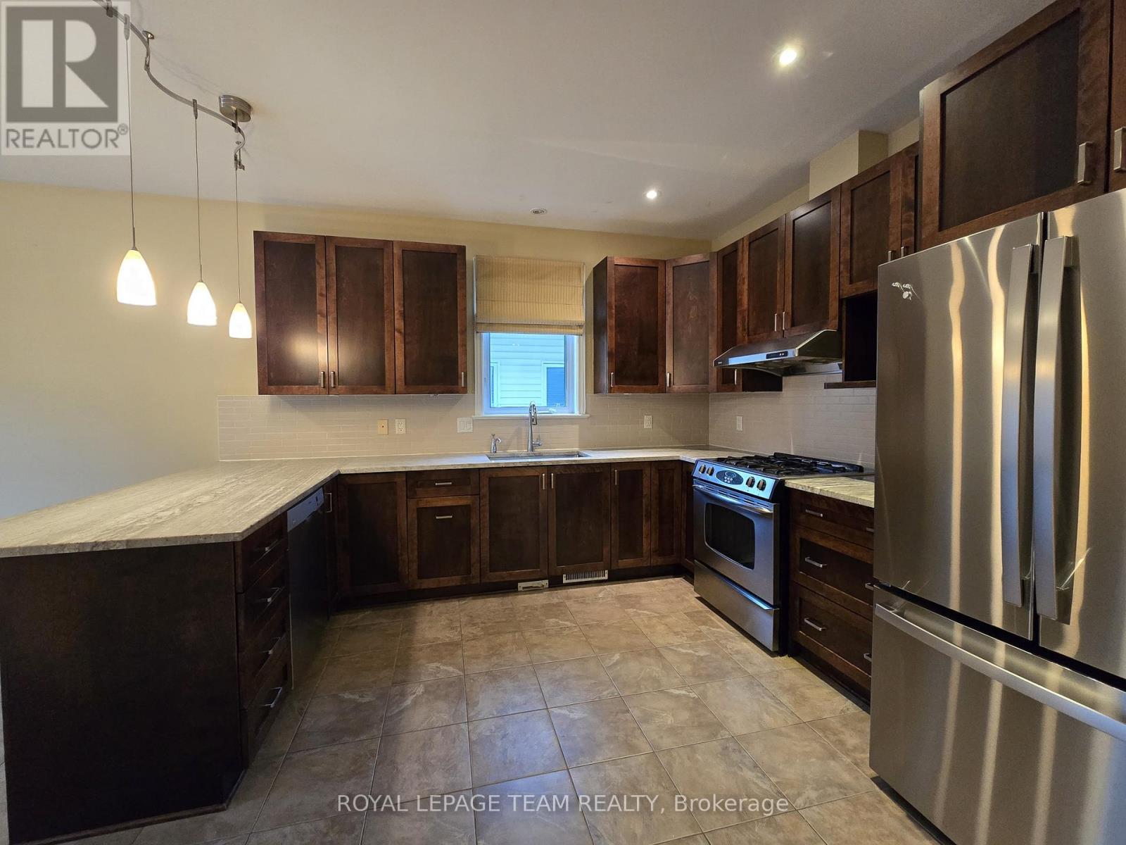 142 Hillman Marsh Way, Ottawa, ON - Indoor Photo Showing Kitchen