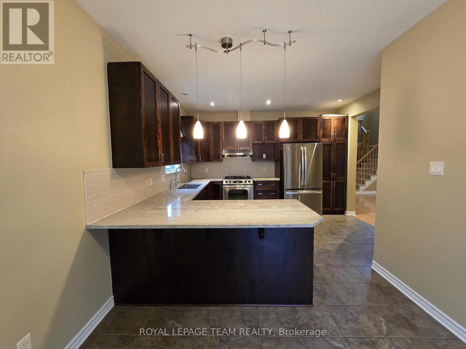 142 Hillman Marsh Way, Ottawa, ON - Indoor Photo Showing Kitchen With Upgraded Kitchen