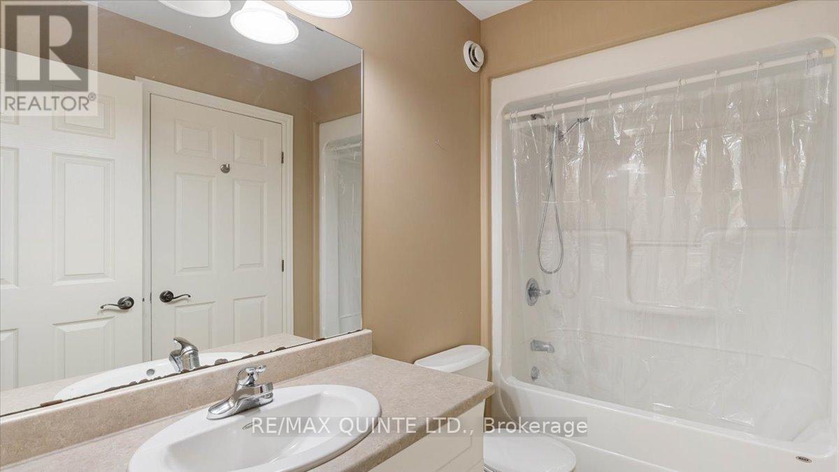 54 Princeton Place, Belleville (Thurlow Ward), ON - Indoor Photo Showing Bathroom