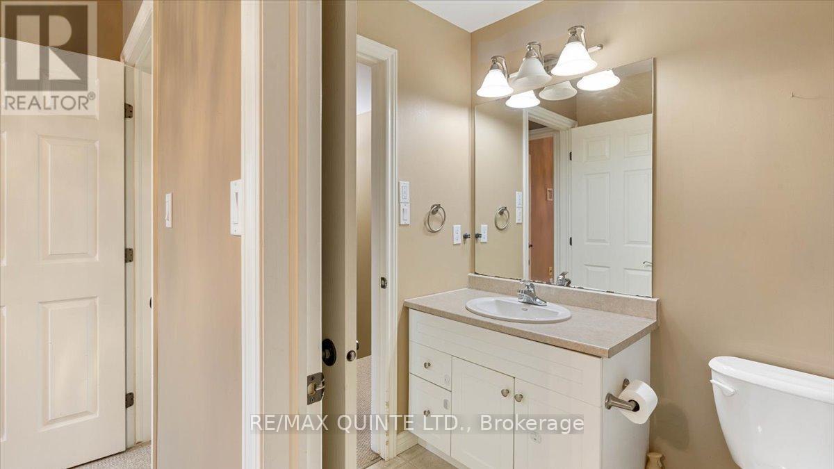 54 Princeton Place, Belleville (Thurlow Ward), ON - Indoor Photo Showing Bathroom