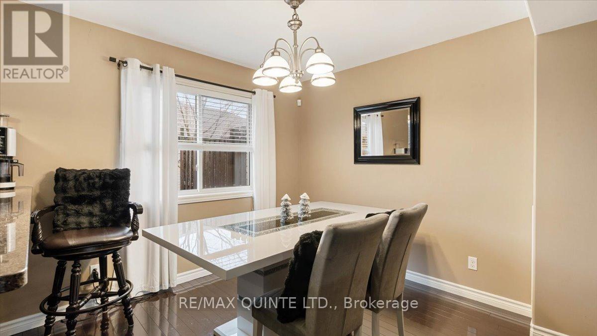 54 Princeton Place, Belleville (Thurlow Ward), ON - Indoor Photo Showing Dining Room