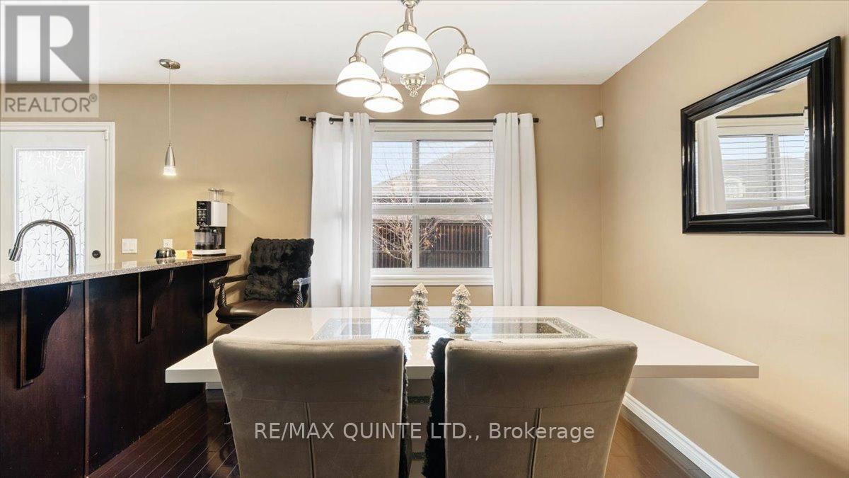 54 Princeton Place, Belleville (Thurlow Ward), ON - Indoor Photo Showing Dining Room