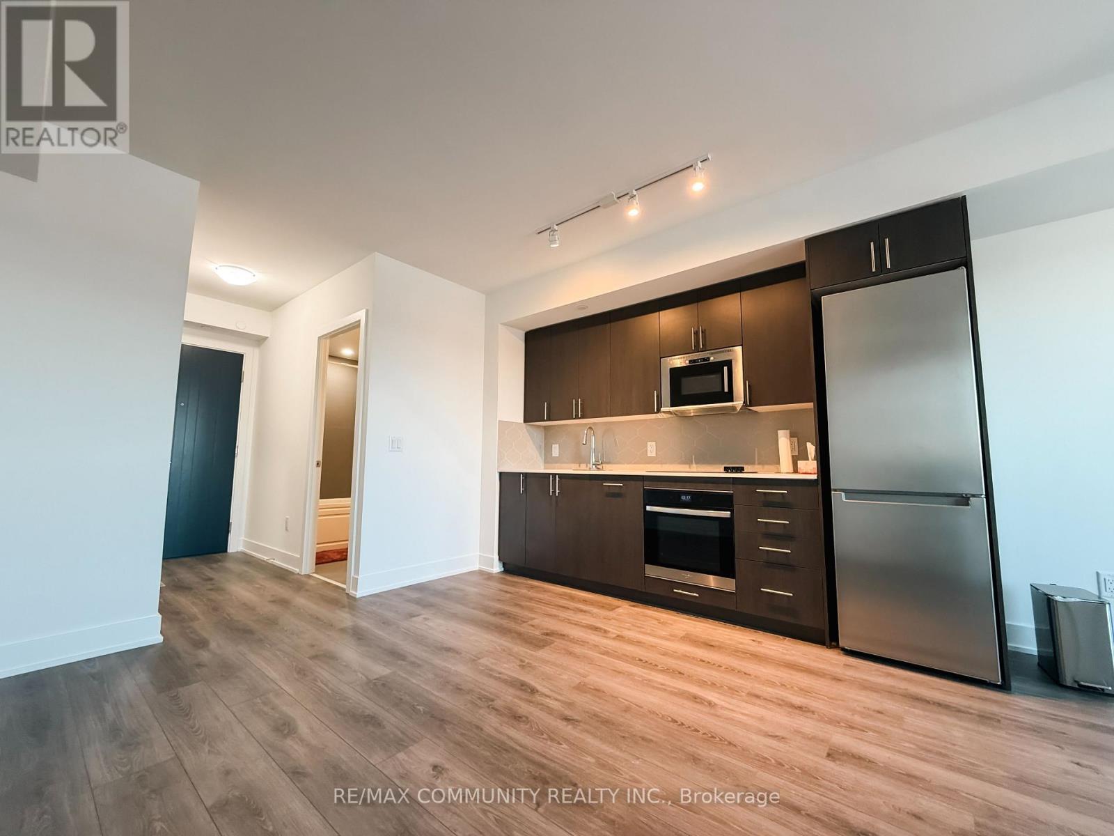 1136 - 2545 Simcoe Street N, Oshawa, ON - Indoor Photo Showing Kitchen