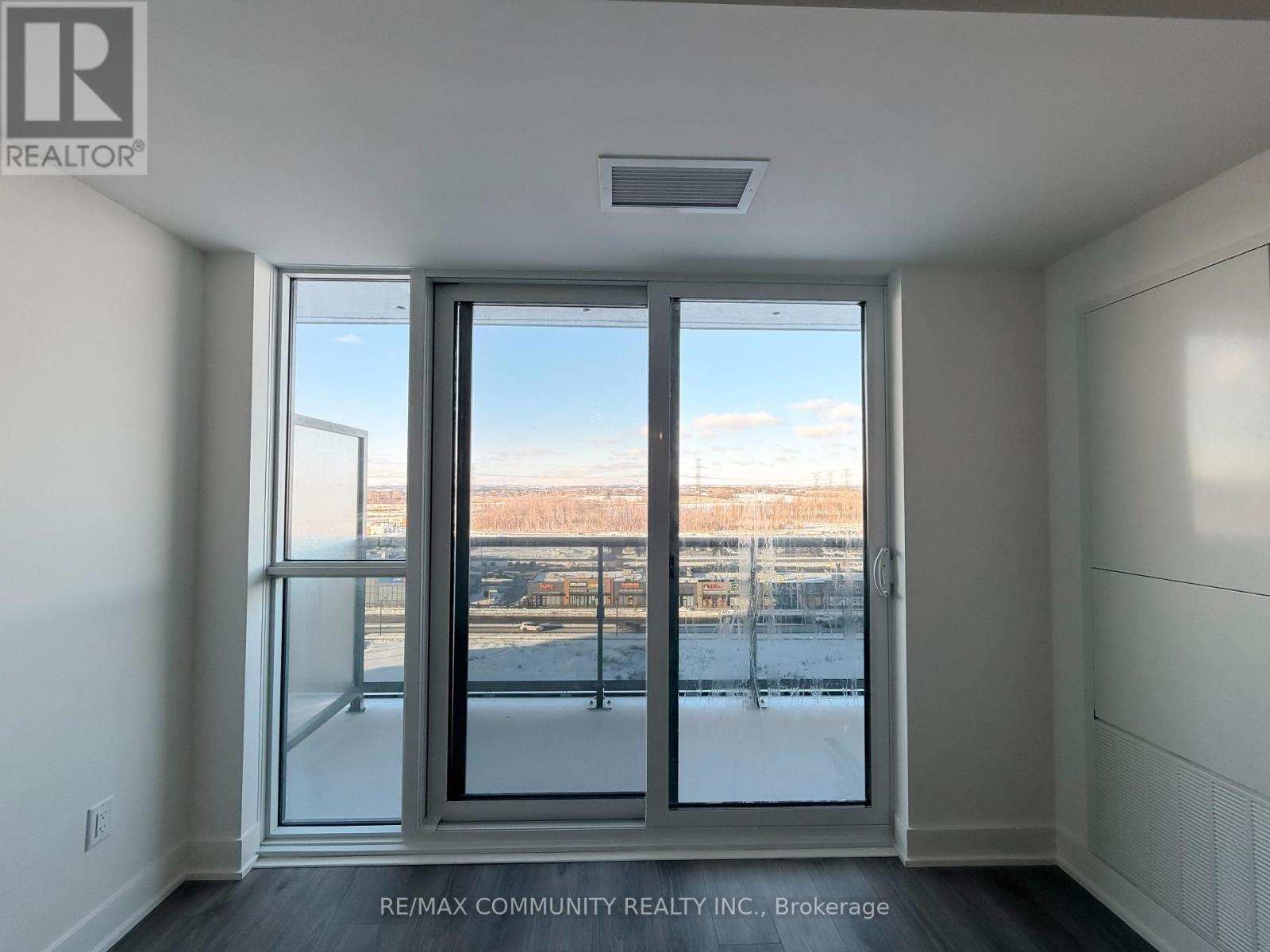 1136 - 2545 Simcoe Street N, Oshawa, ON - Indoor Photo Showing Other Room