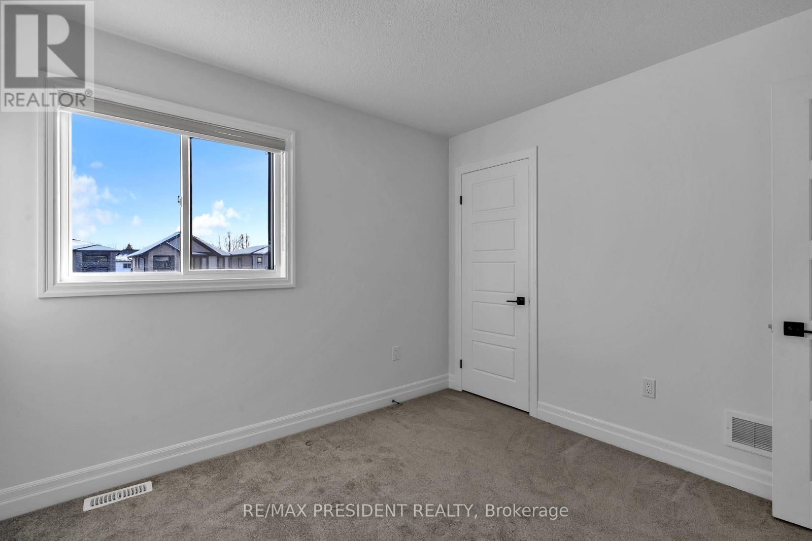 Second Bedroom - 133 Marconi Court, London East, ON - Indoor Photo Showing Other Room