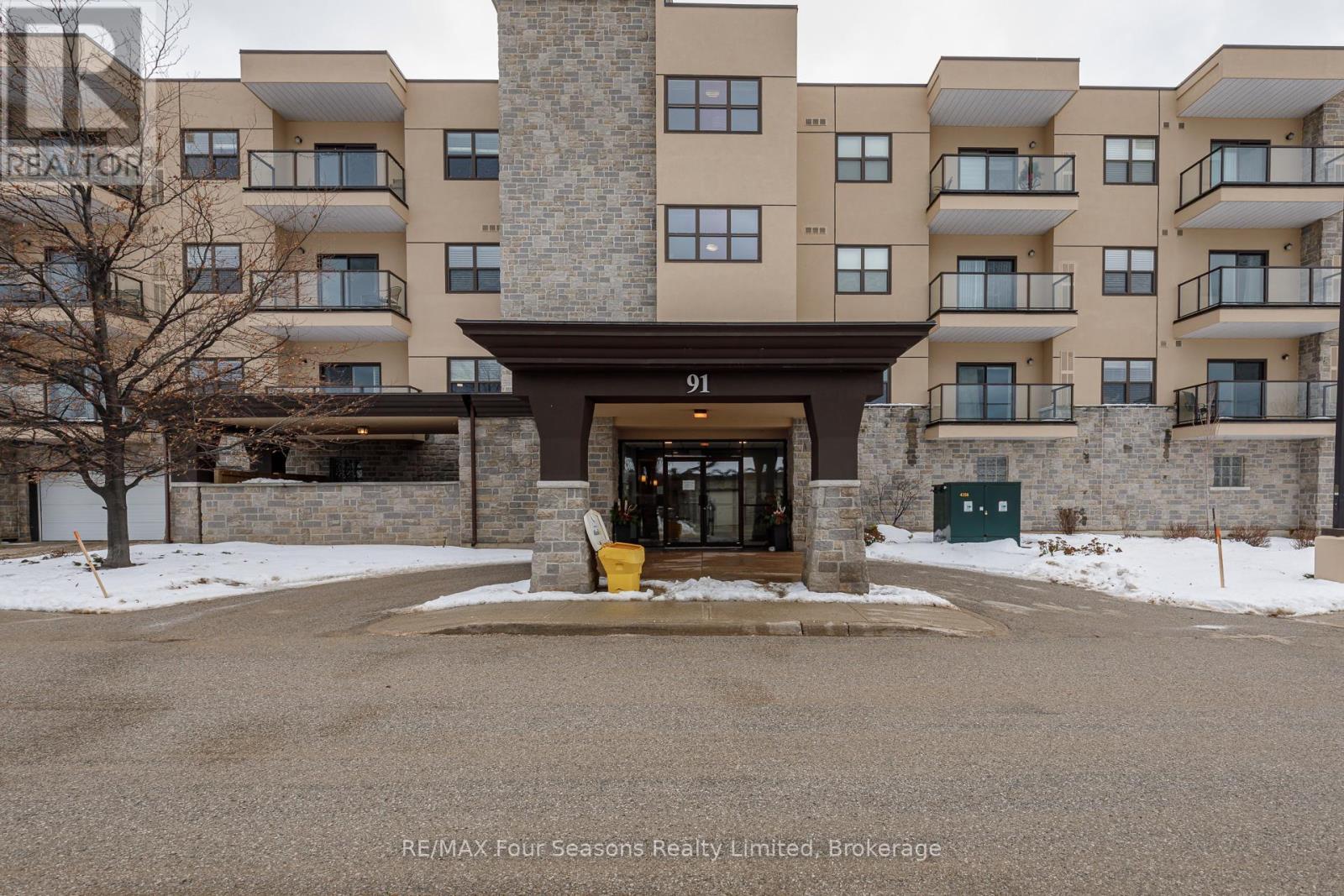 310 - 91 Raglan Street, Collingwood, ON - Outdoor With Balcony With Facade