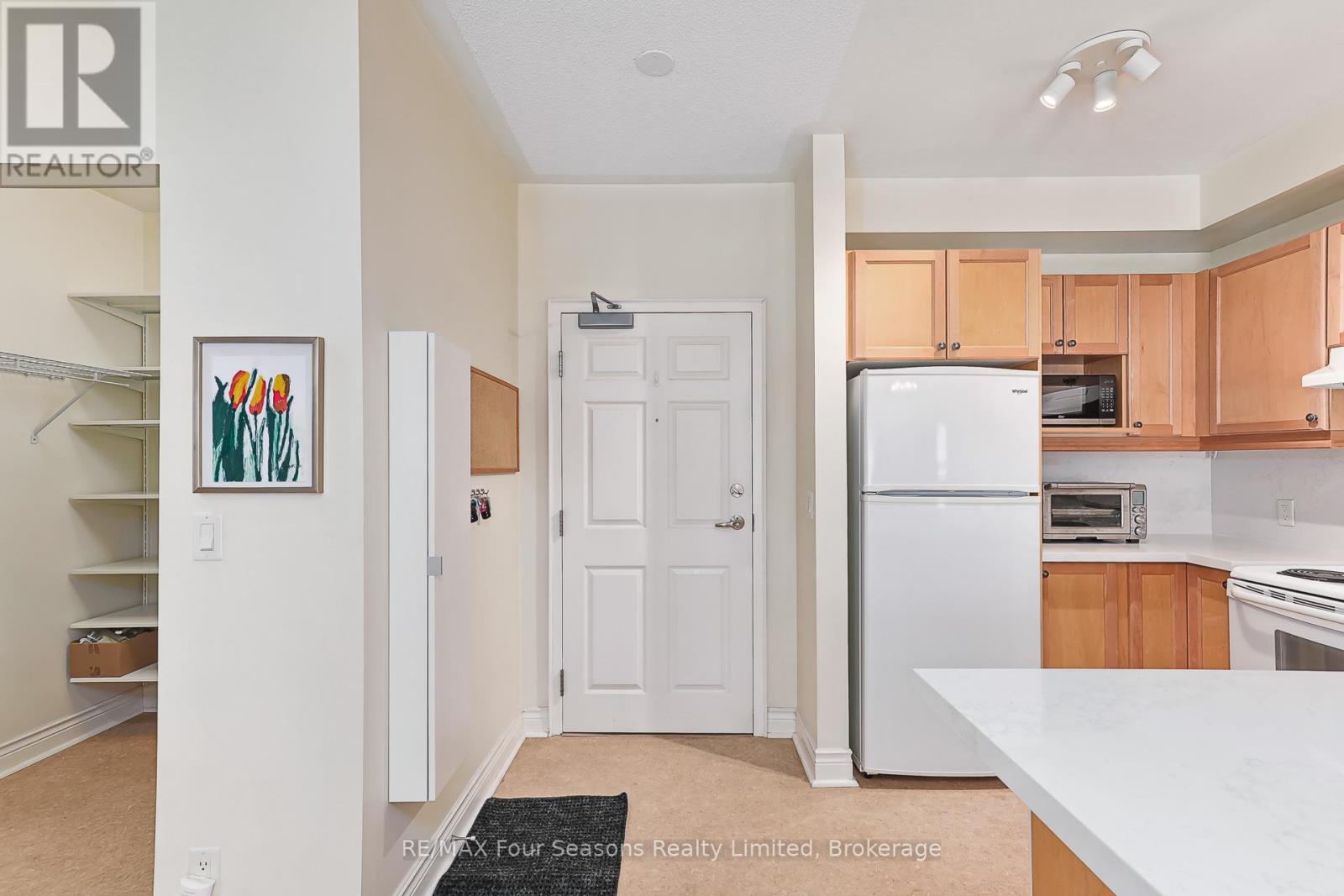 310 - 91 Raglan Street, Collingwood, ON - Indoor Photo Showing Kitchen