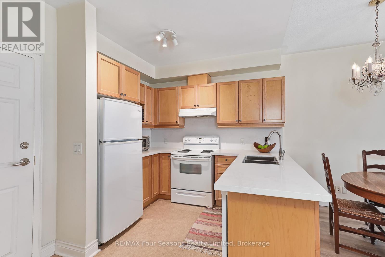 310 - 91 Raglan Street, Collingwood, ON - Indoor Photo Showing Kitchen With Double Sink