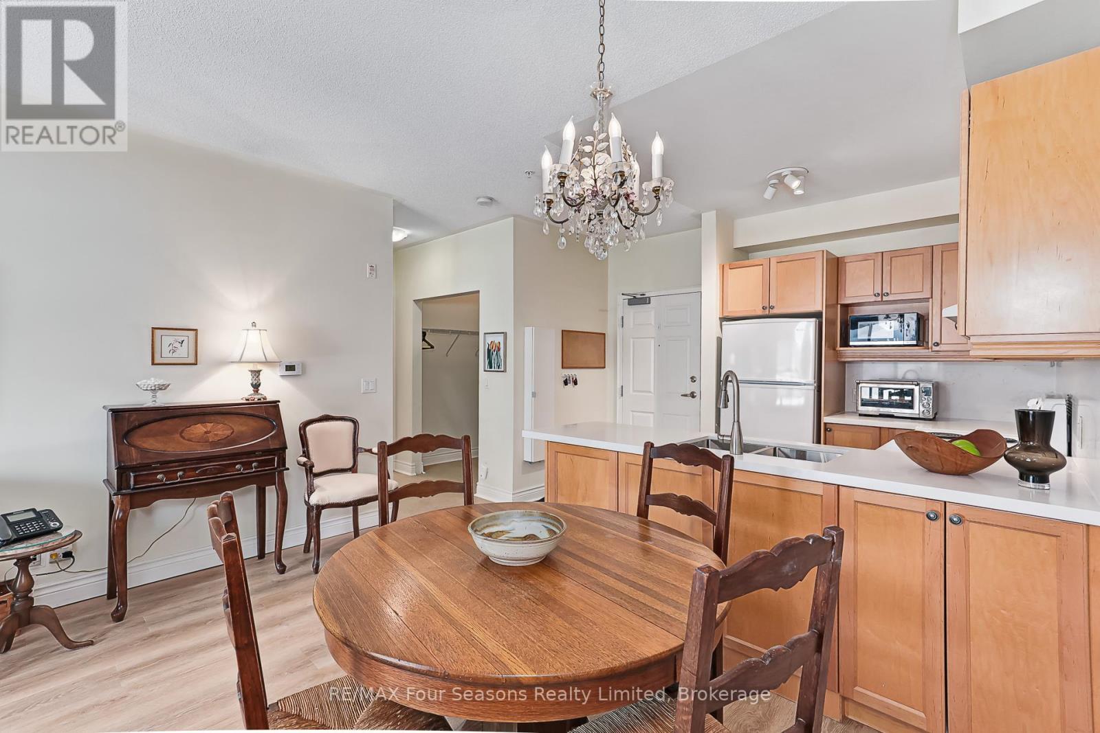310 - 91 Raglan Street, Collingwood, ON - Indoor Photo Showing Dining Room