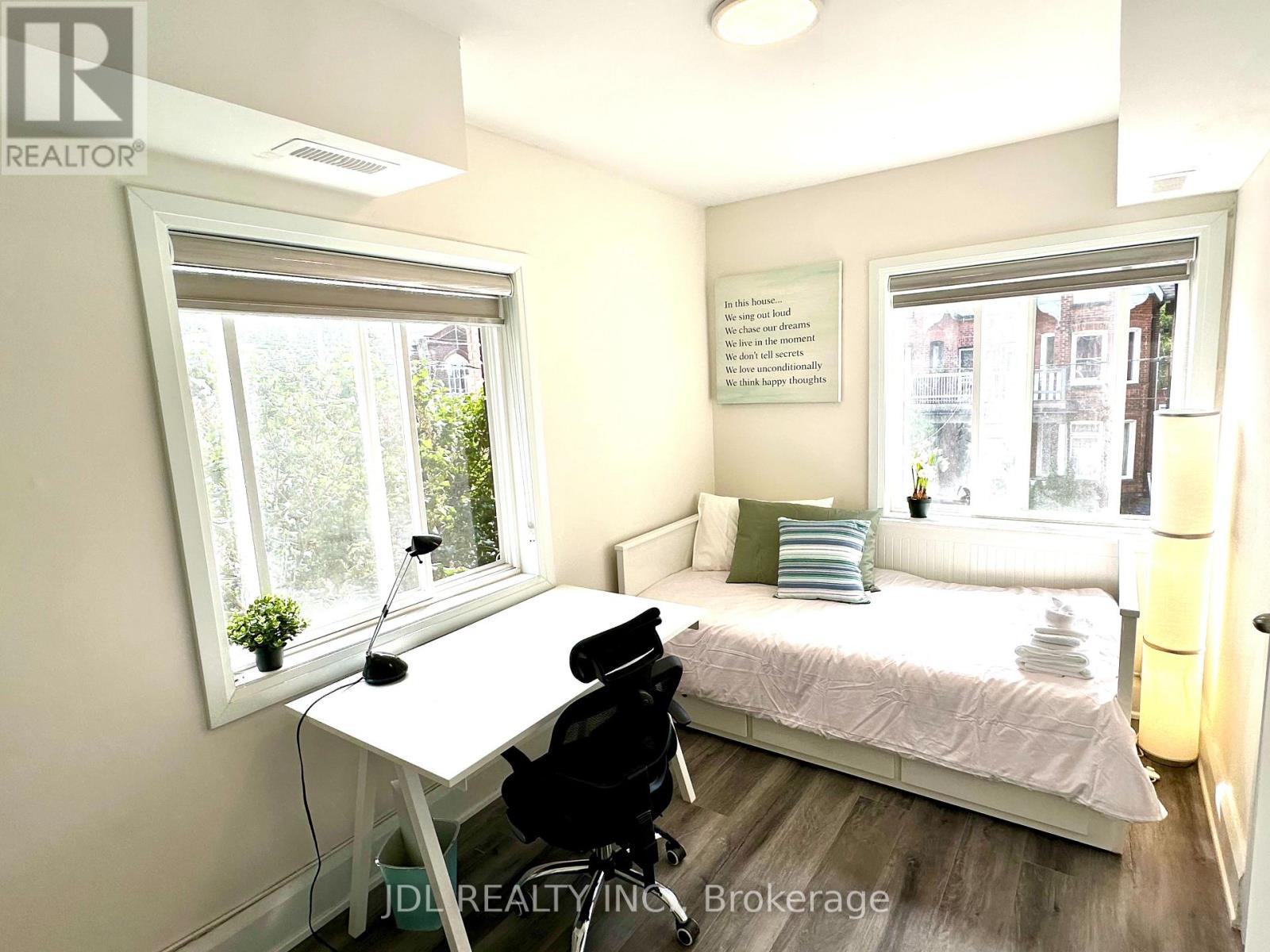 5 - 5 Sorauren Avenue, Toronto, ON - Indoor Photo Showing Bedroom