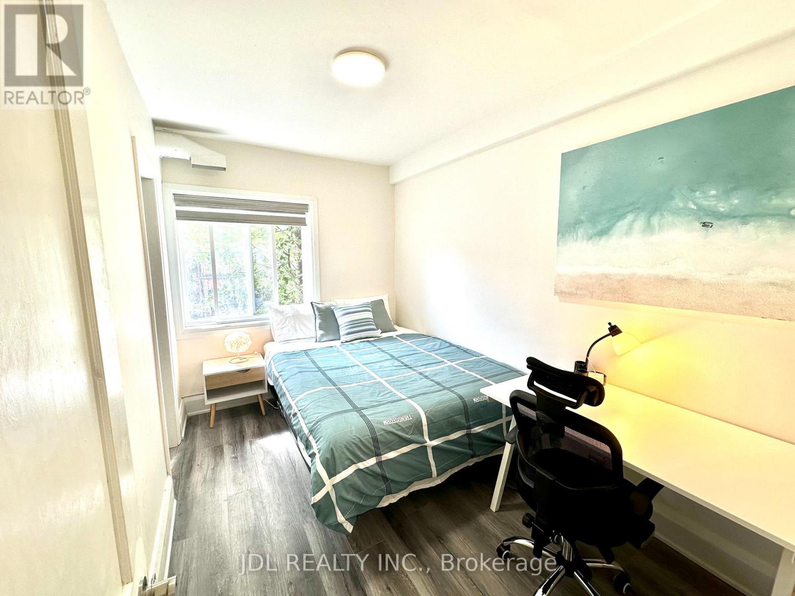 5 - 5 Sorauren Avenue, Toronto, ON - Indoor Photo Showing Bedroom