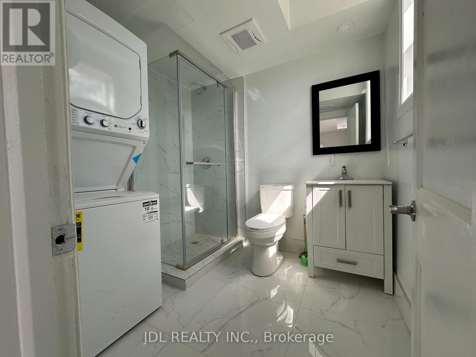 5 - 5 Sorauren Avenue, Toronto, ON - Indoor Photo Showing Laundry Room