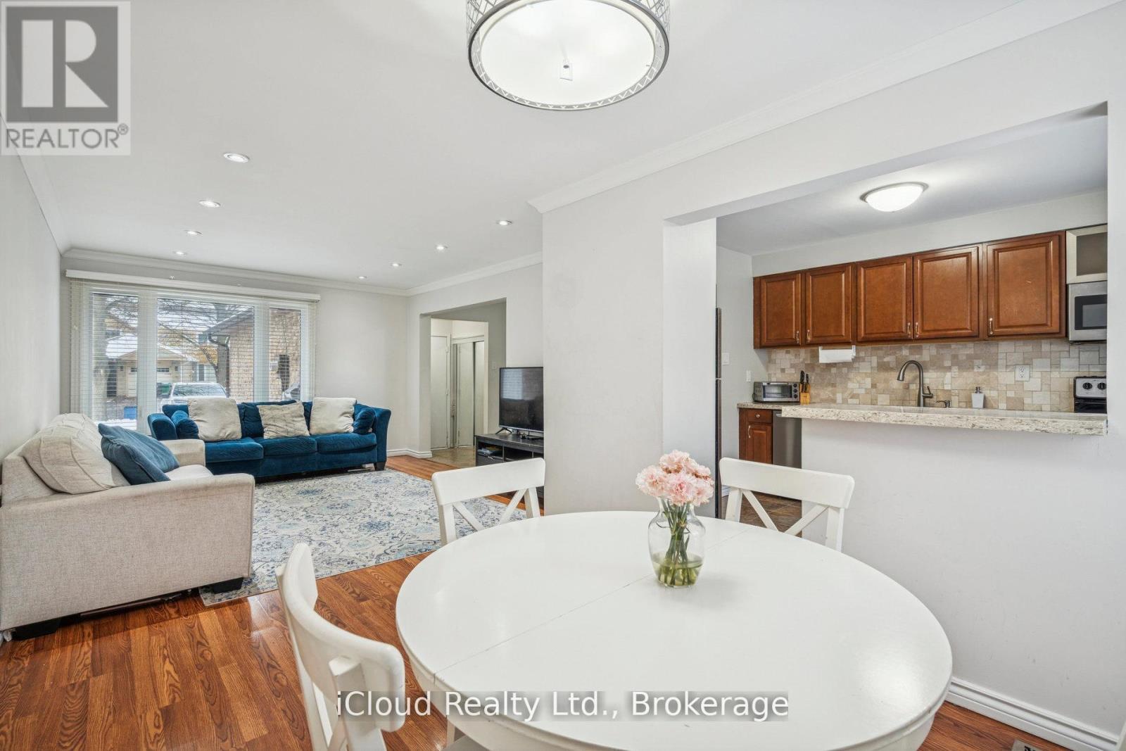 36 Berkshire Square E, Brampton, ON - Indoor