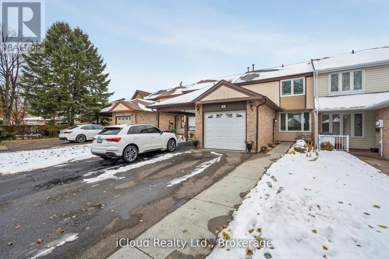 36 Berkshire Square E, Brampton, ON - Outdoor With Facade