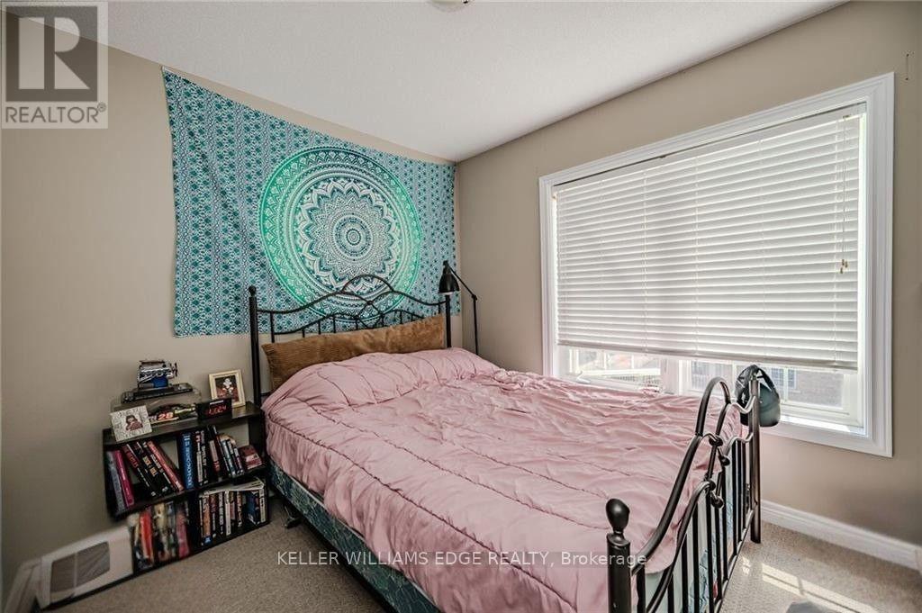 83 - 1401 Plains Road E, Burlington, ON - Indoor Photo Showing Bedroom