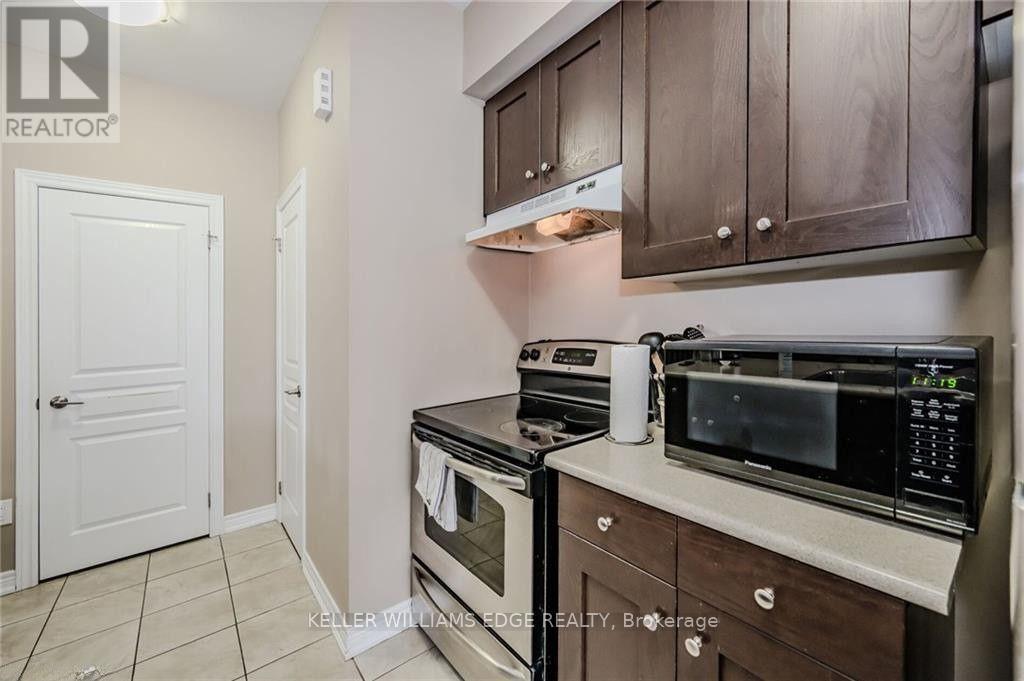 83 - 1401 Plains Road E, Burlington, ON - Indoor Photo Showing Kitchen