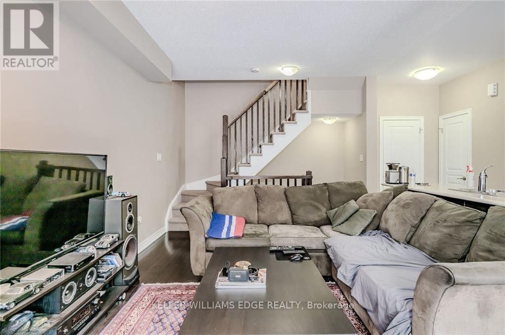 83 - 1401 Plains Road E, Burlington, ON - Indoor Photo Showing Living Room