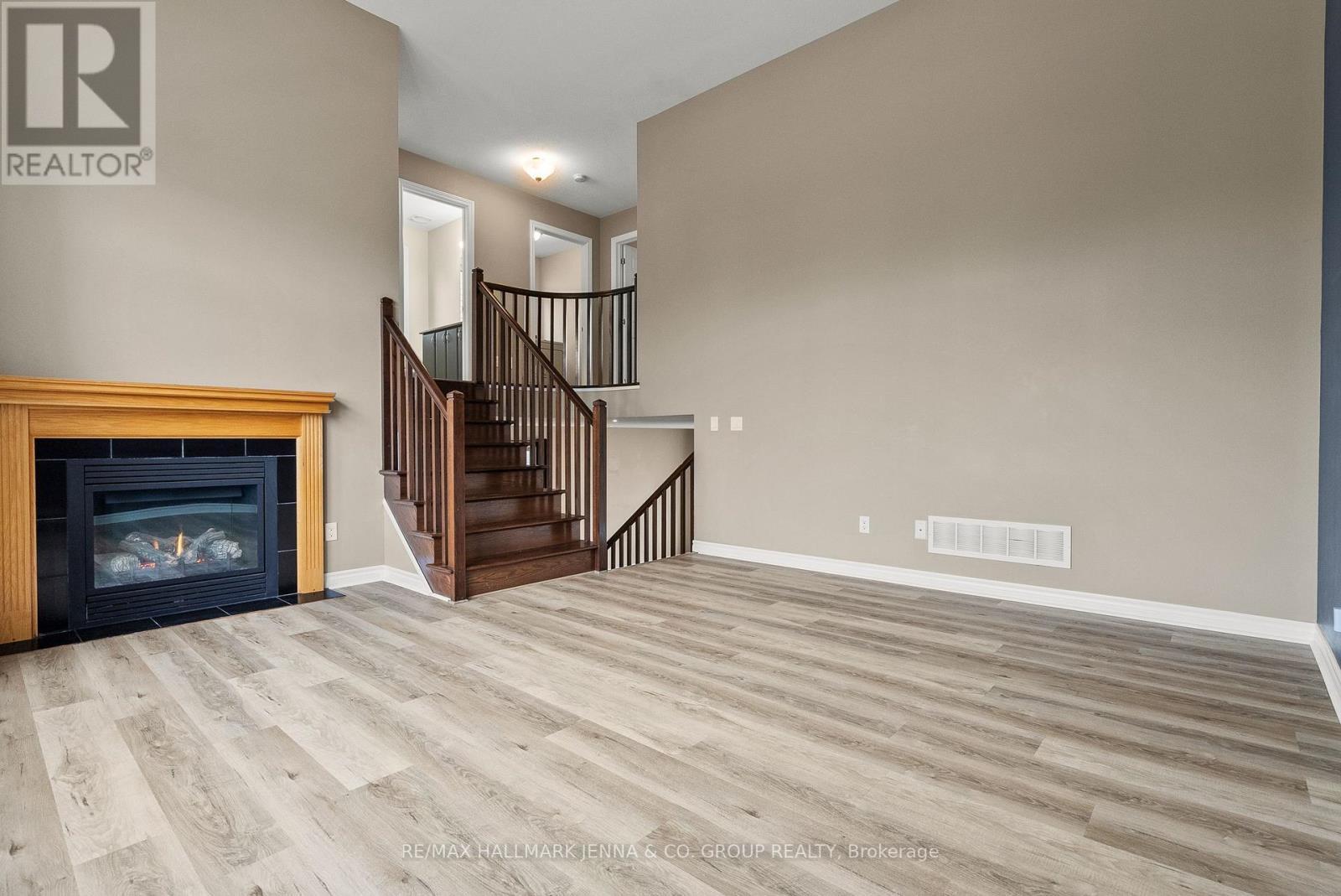 326 Gallantry Way, Ottawa, ON - Indoor With Fireplace