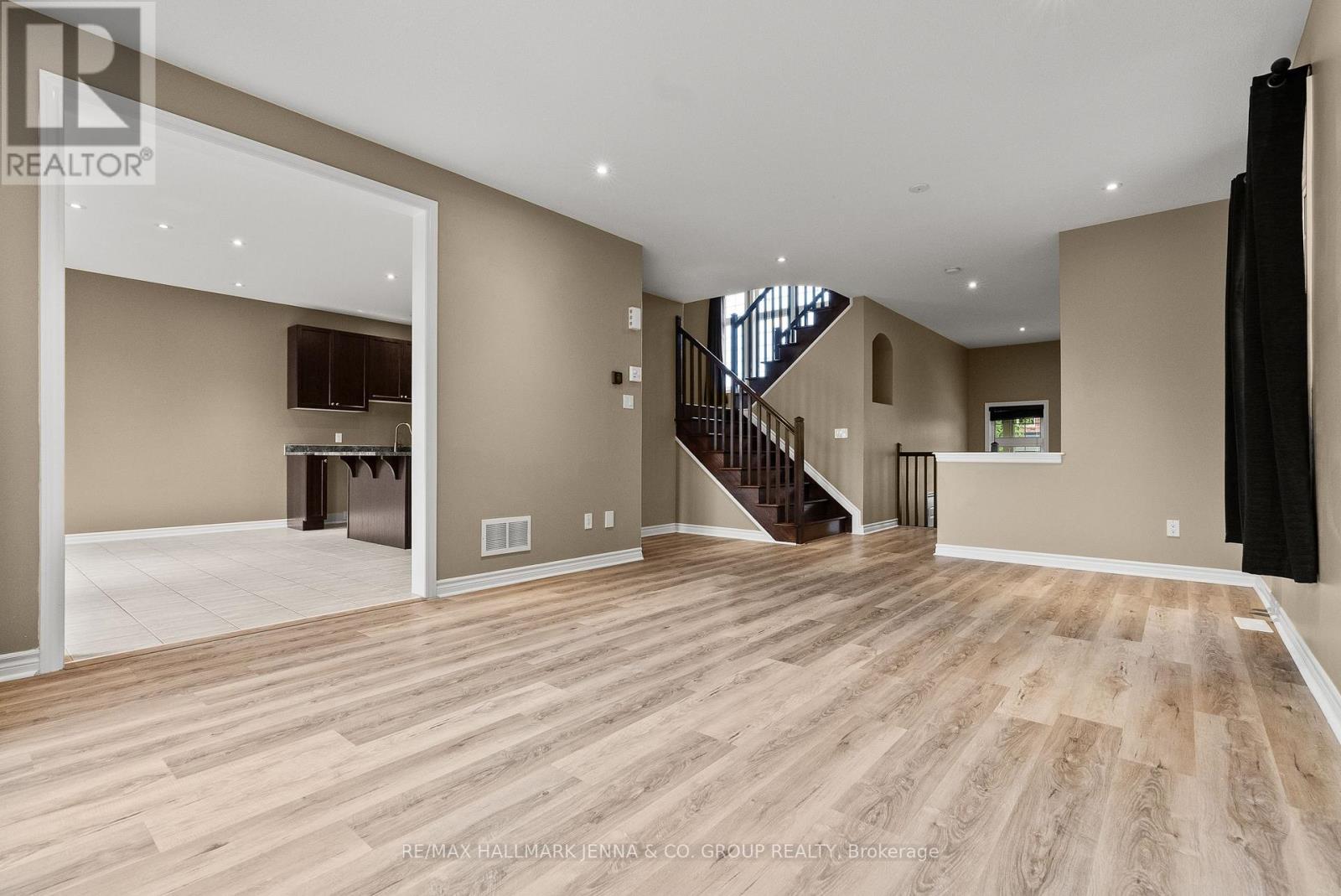 326 Gallantry Way, Ottawa, ON - Indoor Photo Showing Other Room