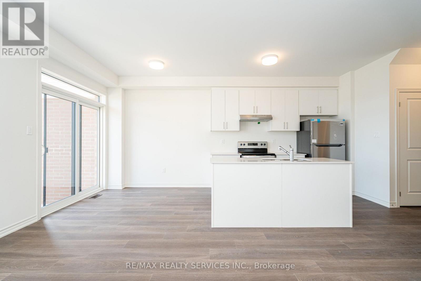 123 Sanderson Drive, Kawartha Lakes, ON - Indoor Photo Showing Kitchen