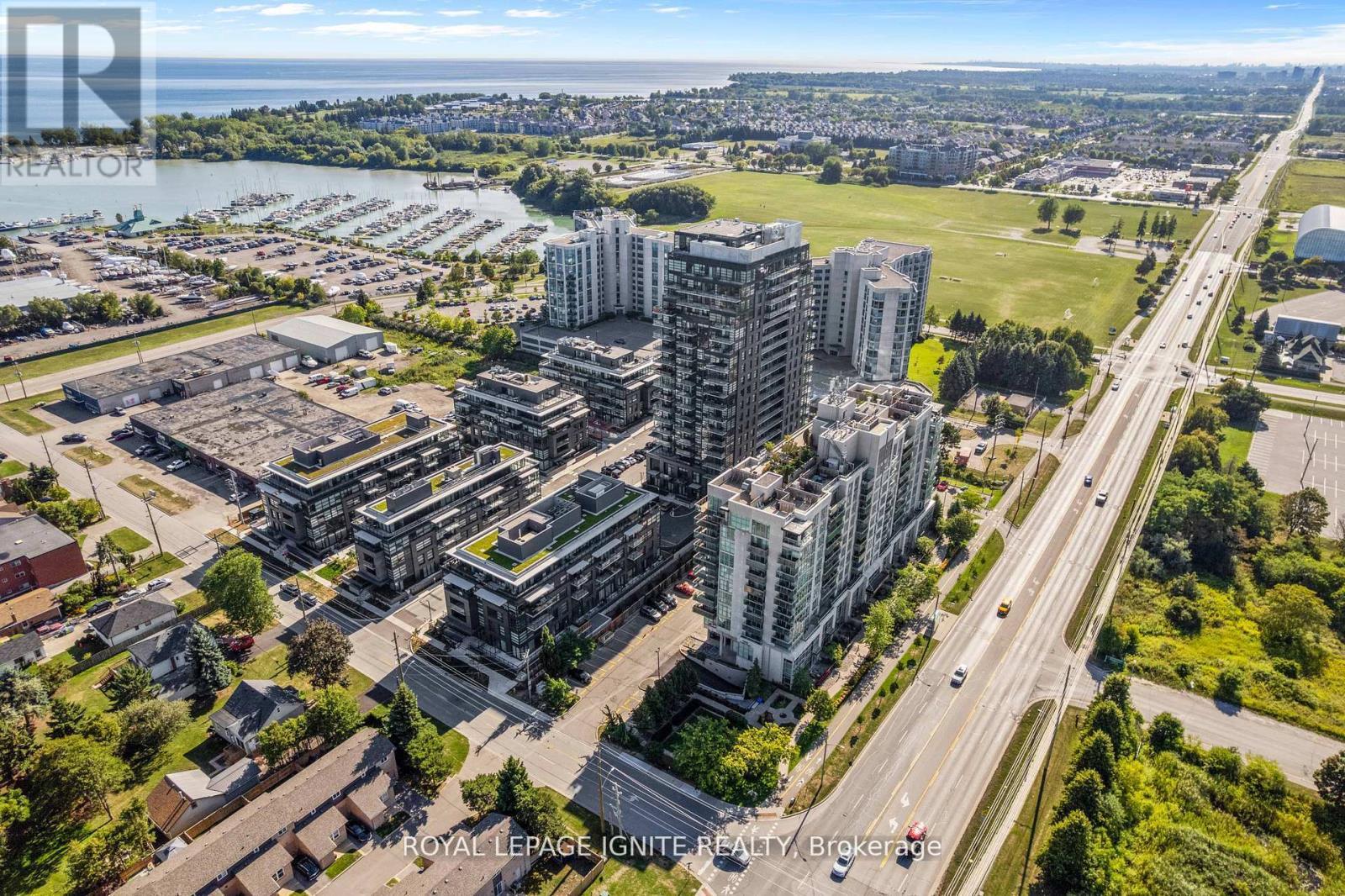 414 - 1604(B) Charles Street, Whitby, ON - Outdoor With View