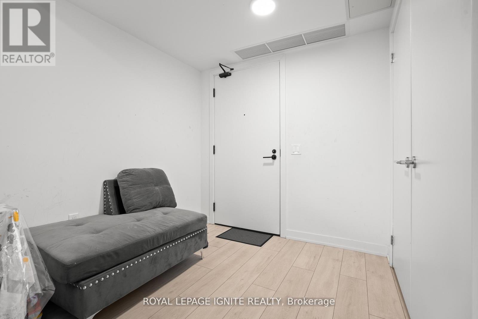 414 - 1604(B) Charles Street, Whitby, ON - Indoor Photo Showing Other Room