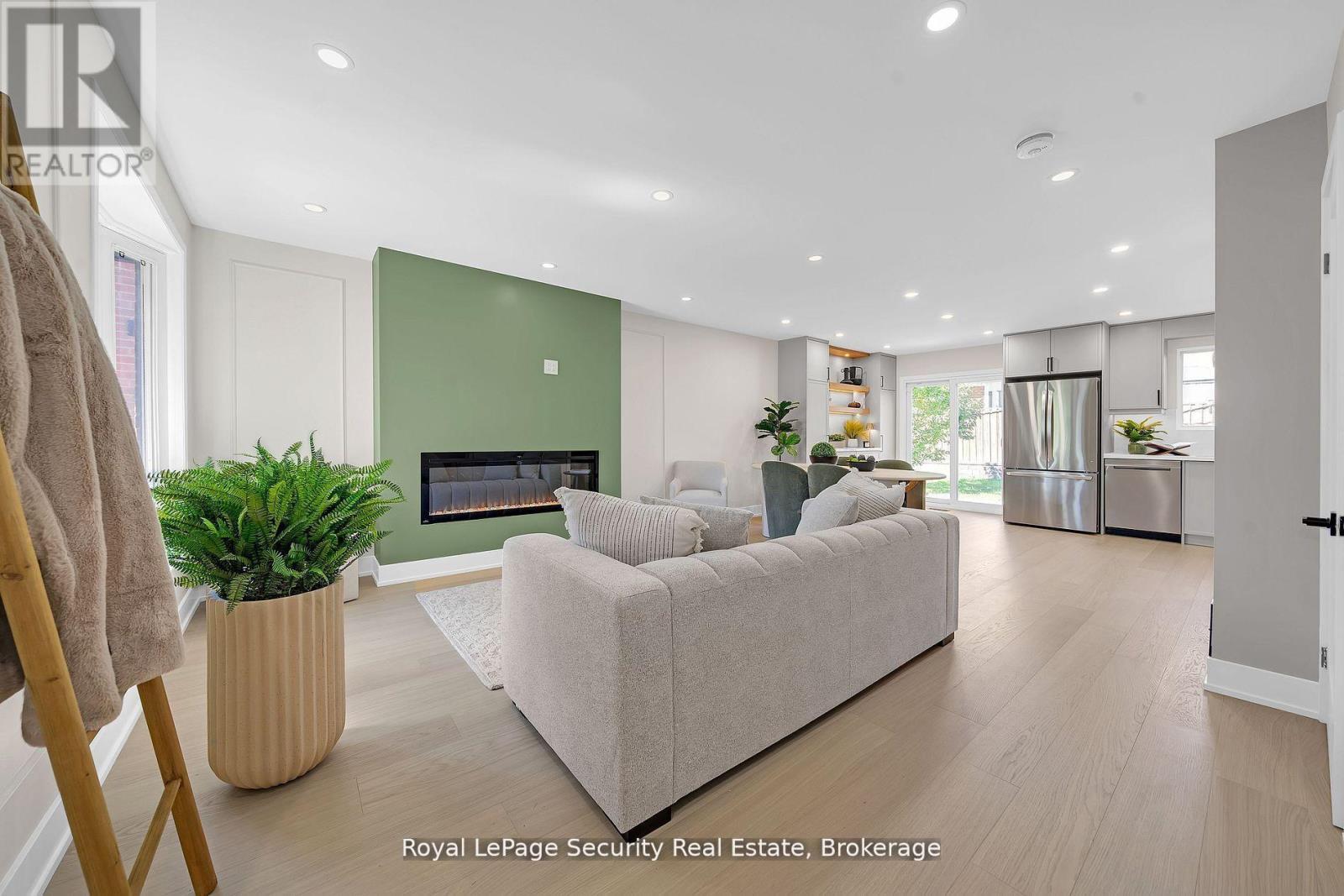 74 Andrea Lane, Vaughan, ON - Indoor With Fireplace