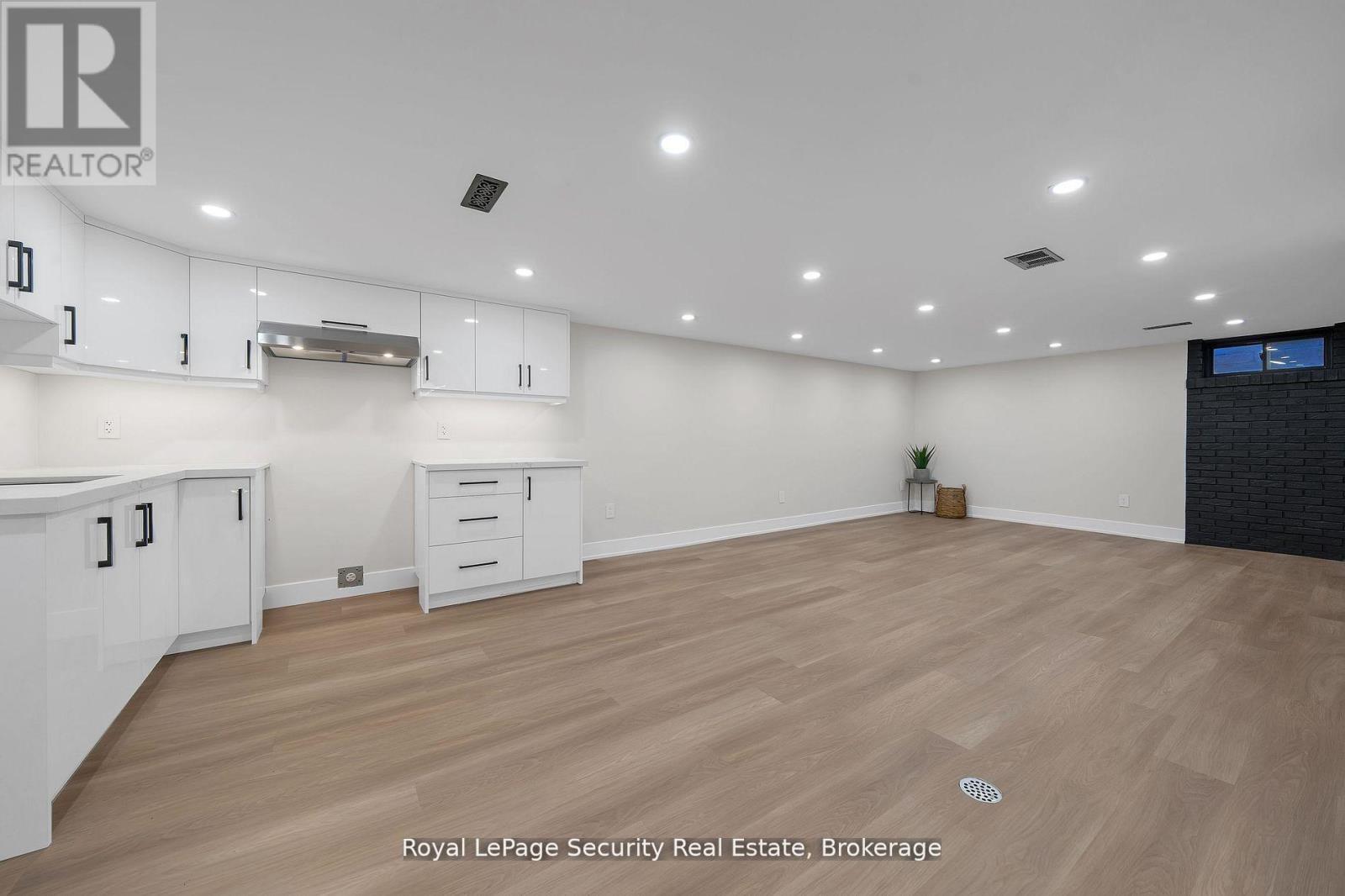 74 Andrea Lane, Vaughan, ON - Indoor Photo Showing Other Room