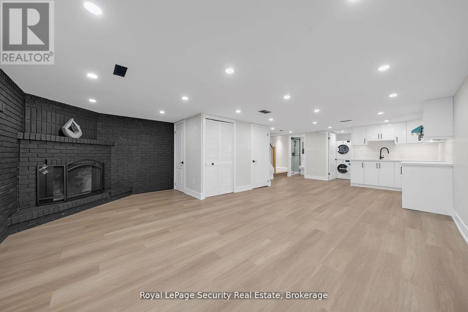 74 Andrea Lane, Vaughan, ON - Indoor With Fireplace