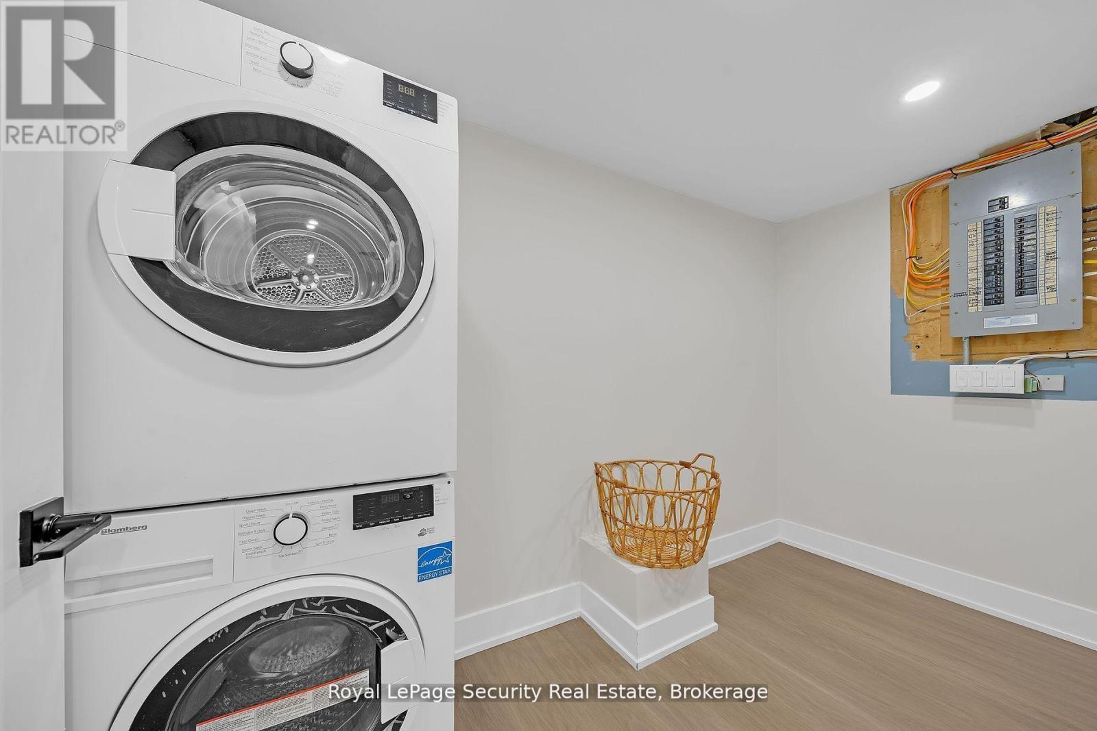 74 Andrea Lane, Vaughan, ON - Indoor Photo Showing Laundry Room
