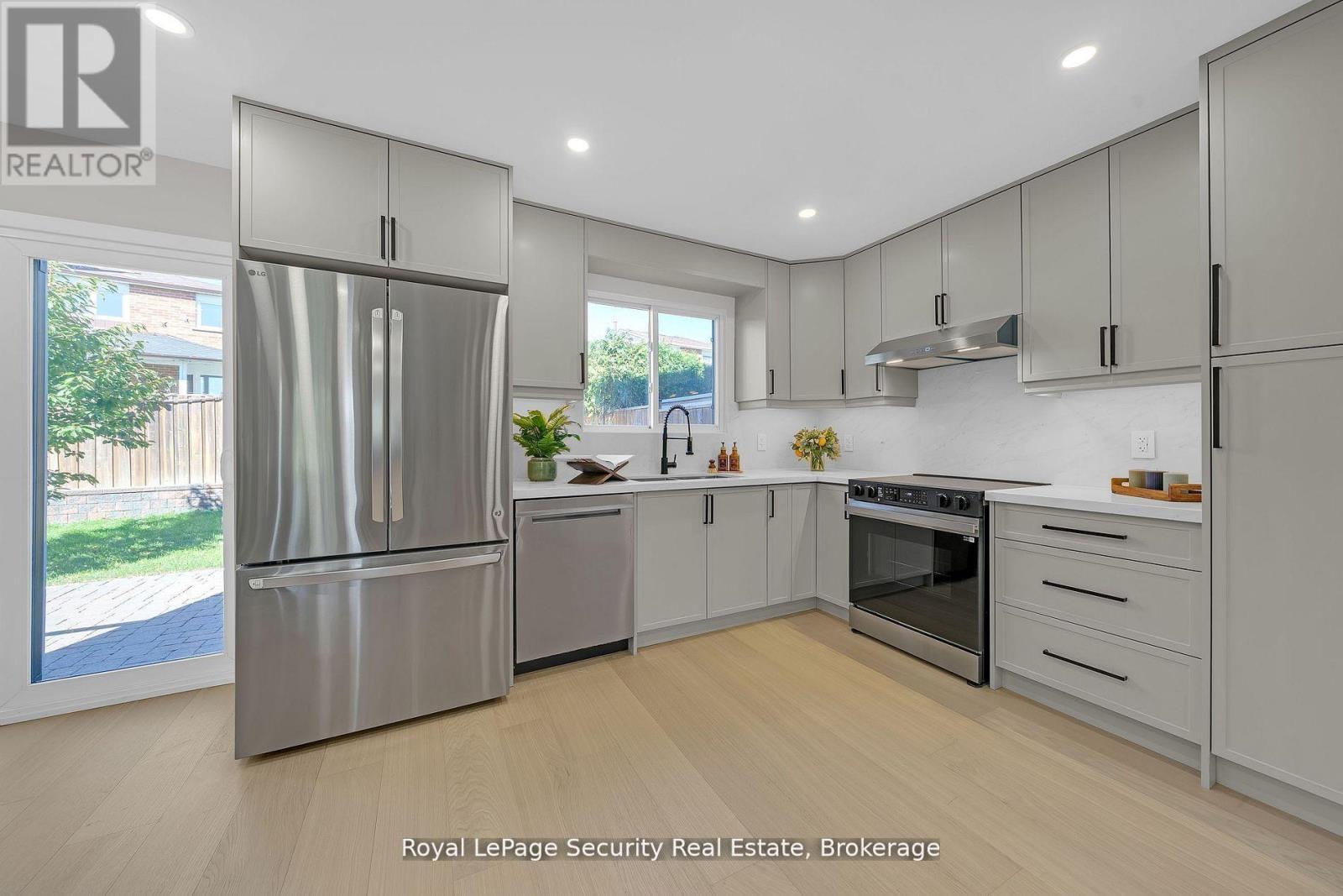 74 Andrea Lane, Vaughan, ON - Indoor Photo Showing Kitchen With Stainless Steel Kitchen With Upgraded Kitchen