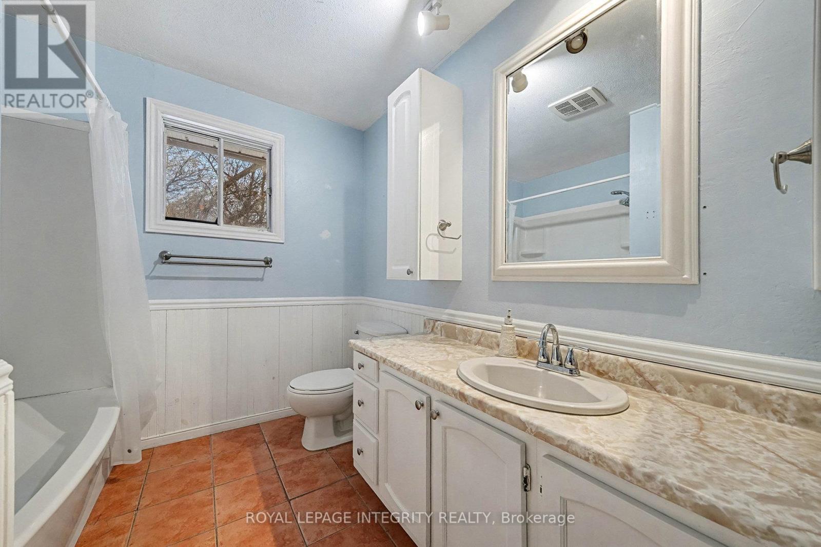 Main Floor bathroom - 1160 Barnett Drive, Ottawa, ON - Indoor Photo Showing Bathroom