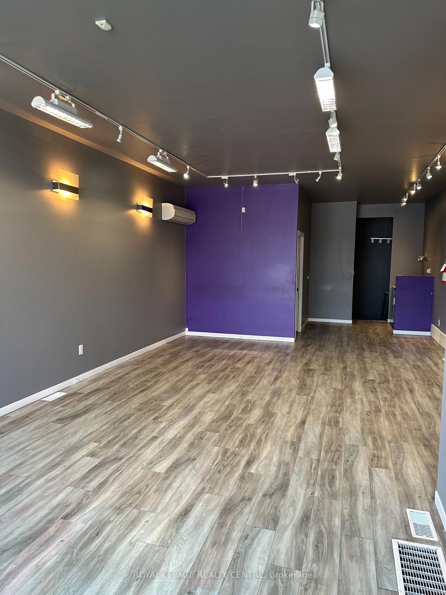 102 Lakeshore Road E, Mississauga, ON