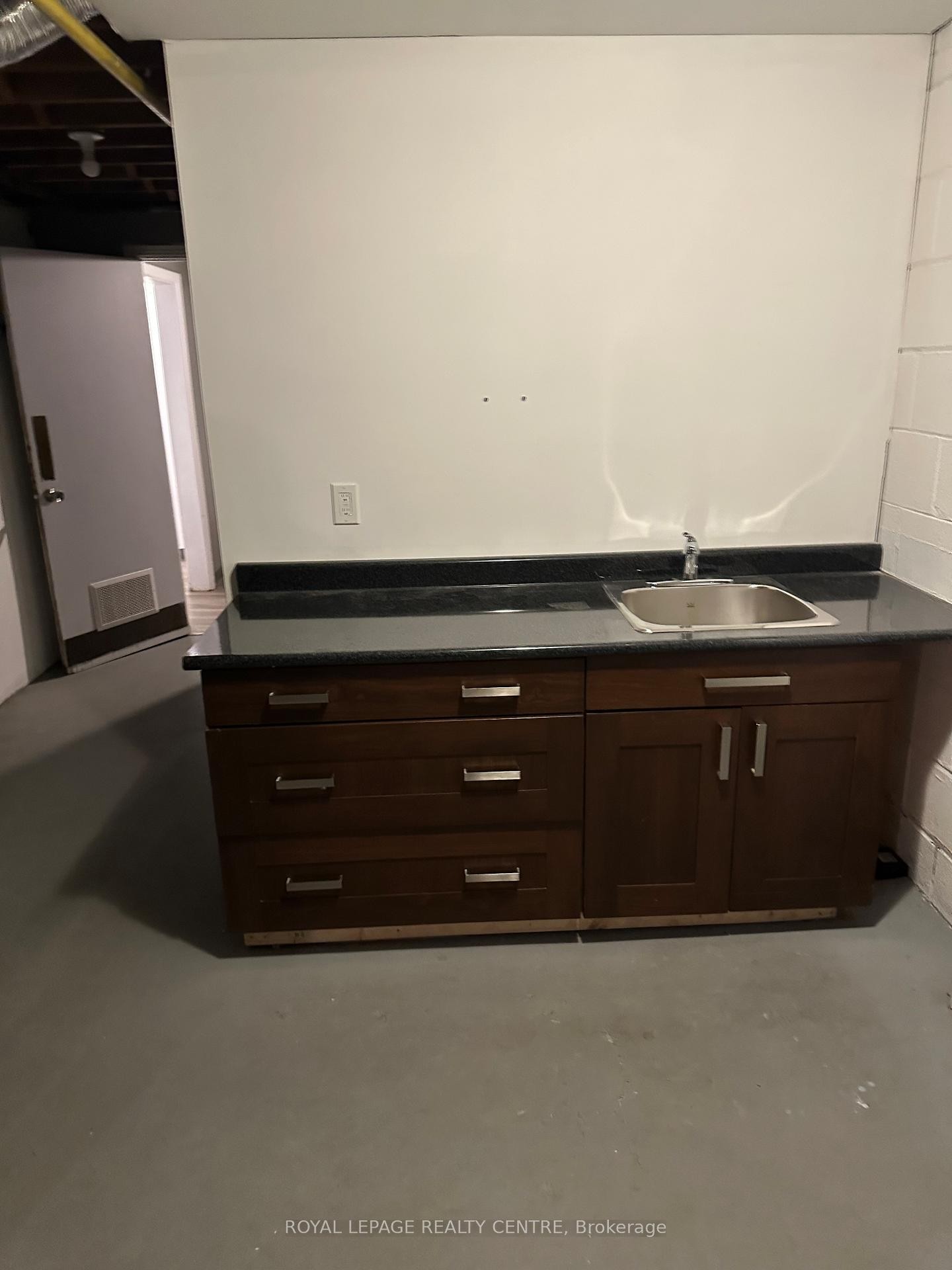 102 Lakeshore Road E, Mississauga, ON