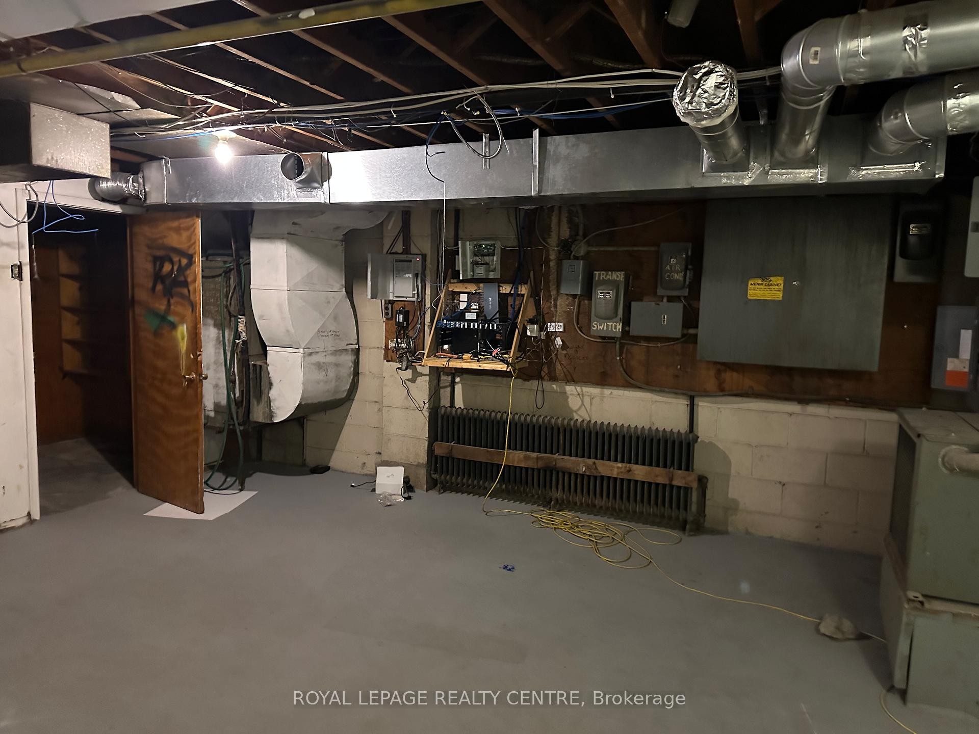 102 Lakeshore Road E, Mississauga, ON