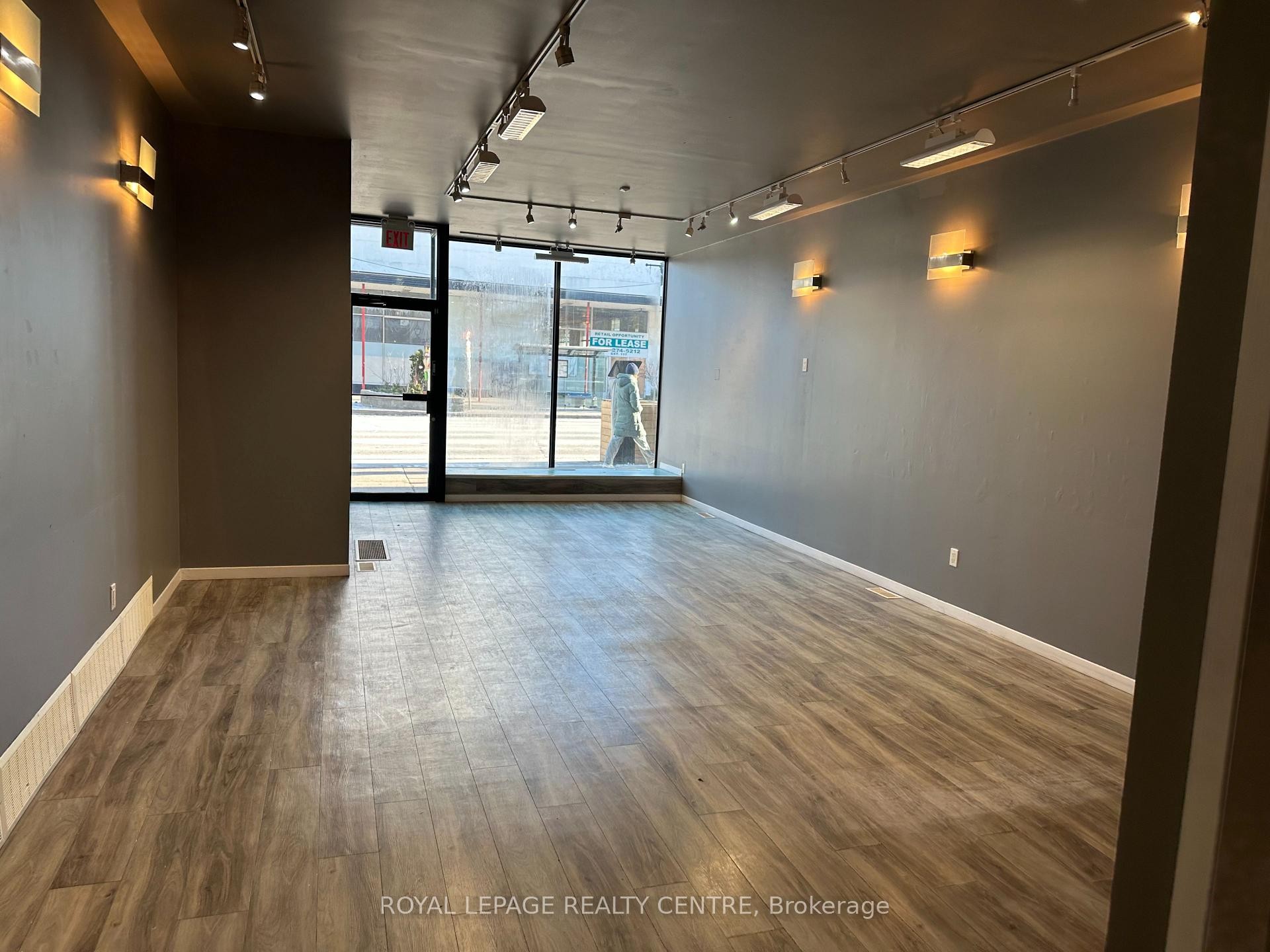 102 Lakeshore Road E, Mississauga, ON