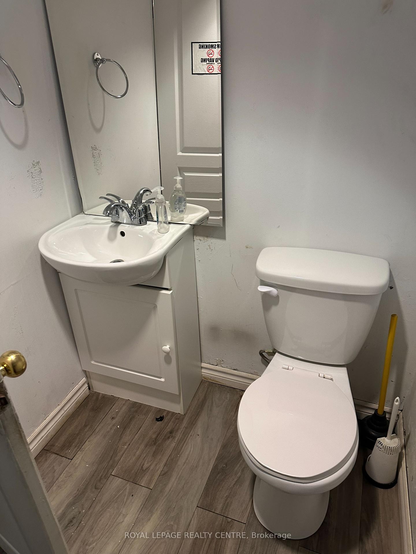 102 Lakeshore Road E, Mississauga, ON