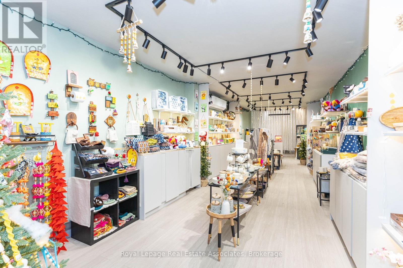 (Shared) - 618 Queen Street W, Toronto, ON